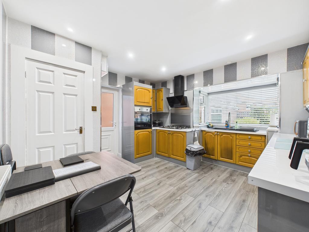 Breakfast/kitchen