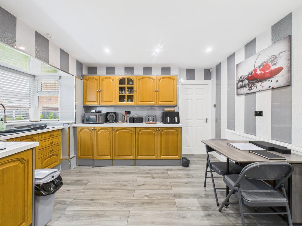 Breakfast/kitchen