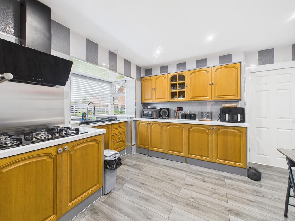 Breakfast/kitchen
