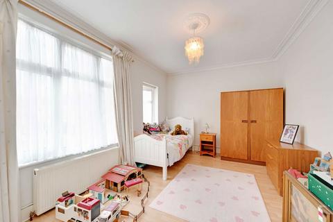 9 Convent Gardens, London, W5 4UT