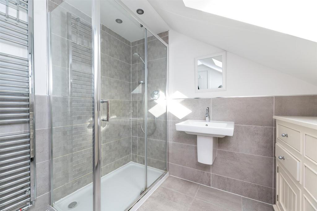 En-Suite Bedroom 1