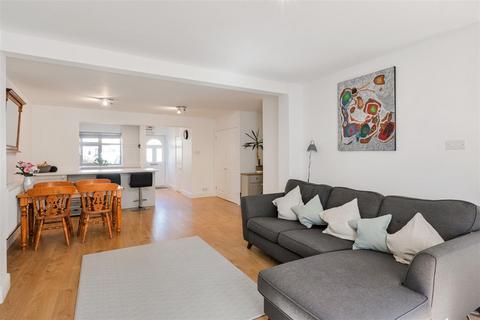 3 bedroom terraced house for sale, Horton Hill, Epsom