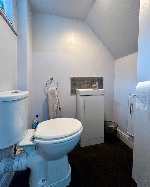 Cloakroom/Wc