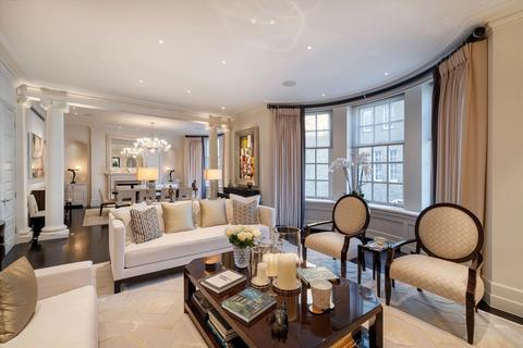 3 bedroom flat for sale, Park Street, London W1K