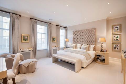 3 bedroom flat for sale, Park Street, London W1K