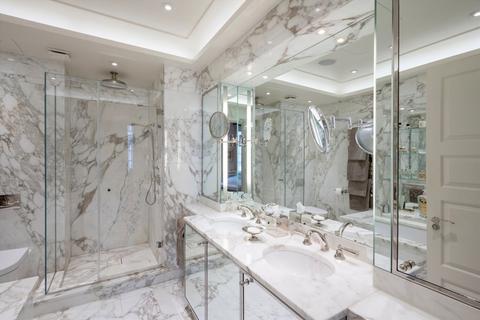 3 bedroom flat for sale, Park Street, London W1K