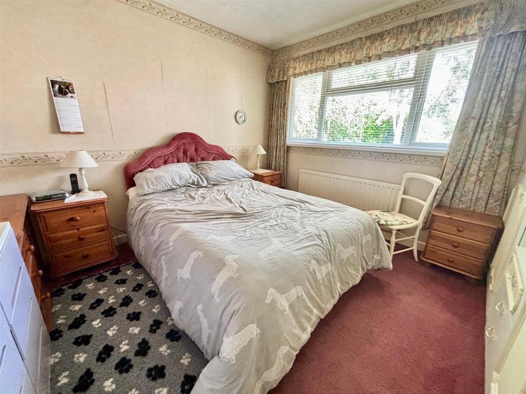 Bed 1.jpg