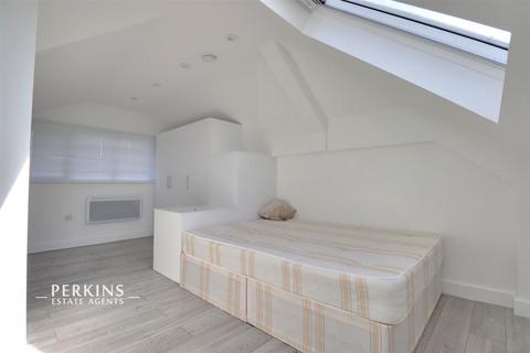 undefined, Greenford, UB6