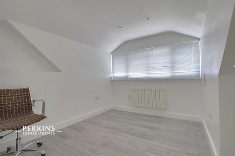 undefined, Greenford, UB6