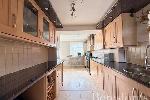 undefined, Wells Gardens, Rainham, RM13