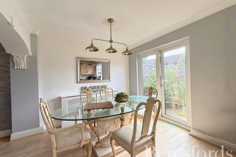 undefined, Wells Gardens, Rainham, RM13