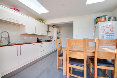 undefined, SHOLING! EXTENDED! WOW FACTOR KITCHEN DINER!