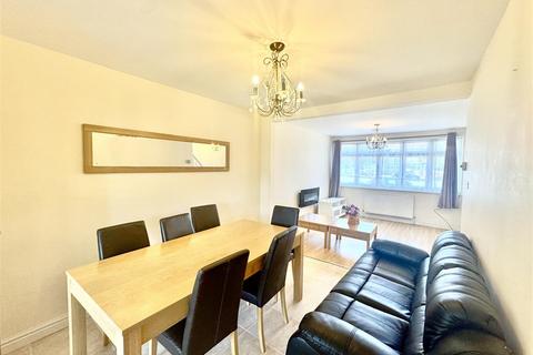 3 bedroom semi-detached house to rent, Oxford Avenue, Hayes UB3