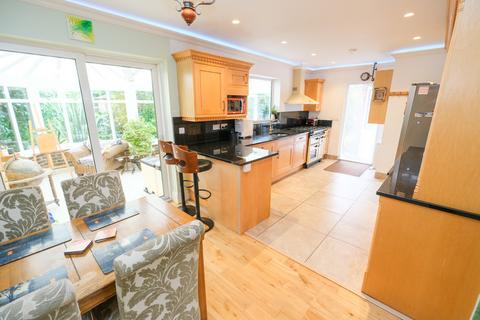 4 bedroom semi-detached house for sale, Ravensbury Road, Orpington