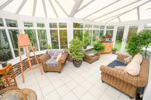 4 bedroom semi-detached house for sale, Ravensbury Road, Orpington