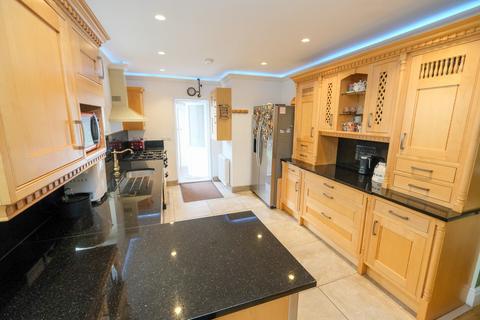 4 bedroom semi-detached house for sale, Ravensbury Road, Orpington