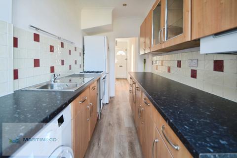 3 bedroom terraced house for sale, Hersham Road