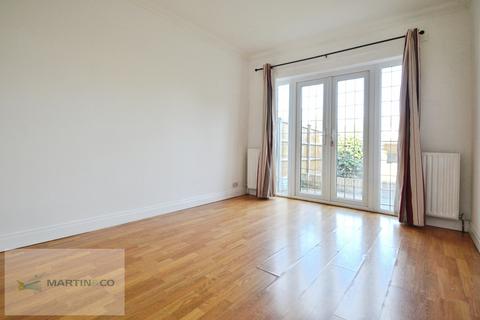 3 bedroom terraced house for sale, Hersham Road