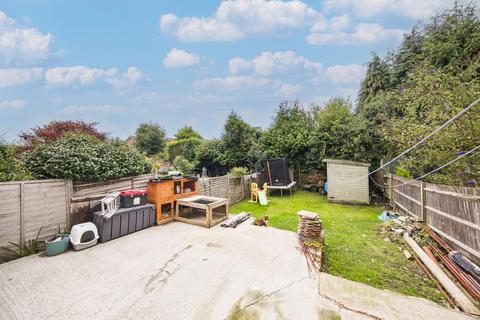 10 Wealden Close, Crowborough, TN6 2ST