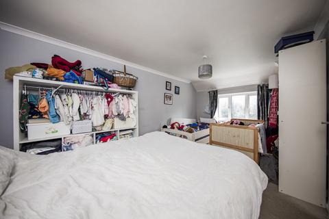 10 Wealden Close, Crowborough, TN6 2ST
