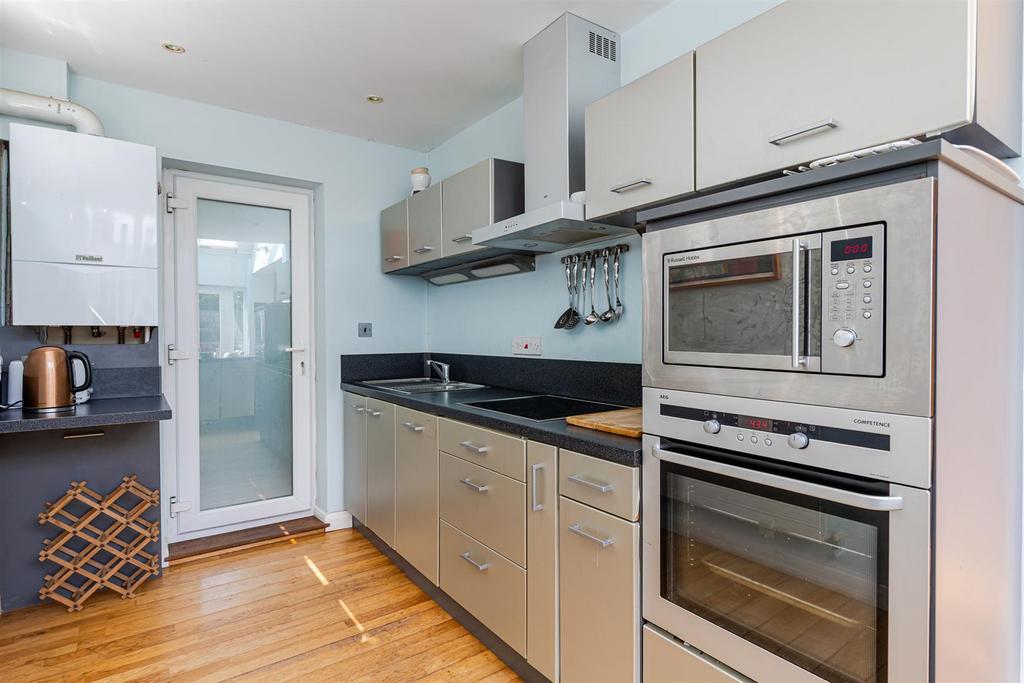 A09 - Bluebird Cottage, Dittisham, The Level - 250