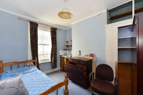 5 bedroom terraced house for sale, Brenthouse Road, London E9