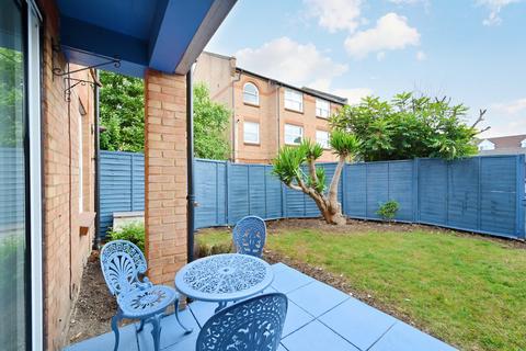 1 bedroom apartment for sale, Victoria Park Road, London E9