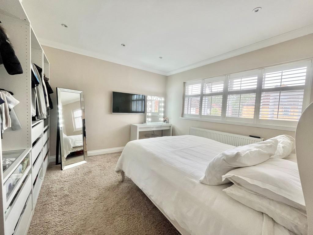 Bed 1.2