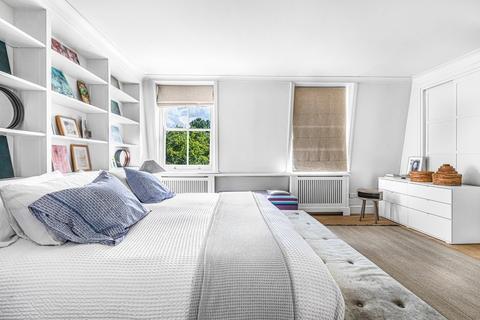 3 bedroom apartment to rent, Penthouse, Cadogan Square, SW1X