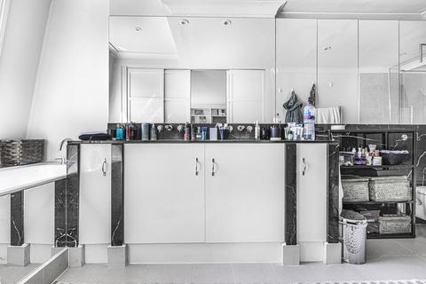 3 bedroom apartment to rent, Penthouse, Cadogan Square, SW1X
