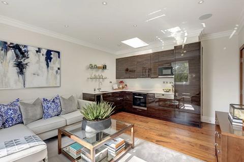 2 bedroom apartment to rent, Kensington Garden Sq, London