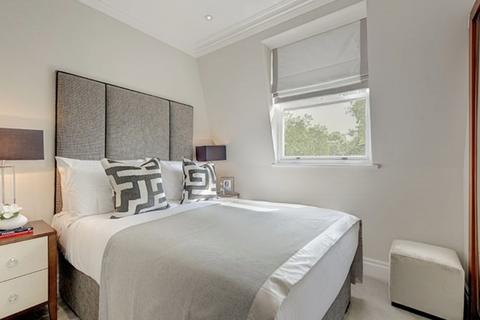 2 bedroom apartment to rent, Kensington Garden Sq, London