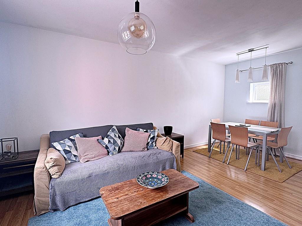 Lounge & Dining Area