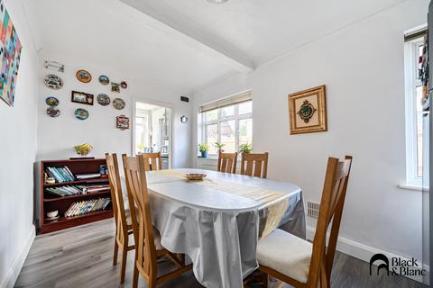 3 bedroom semi-detached house for sale, Kingsway, West Wickham, Bromley, BR4
