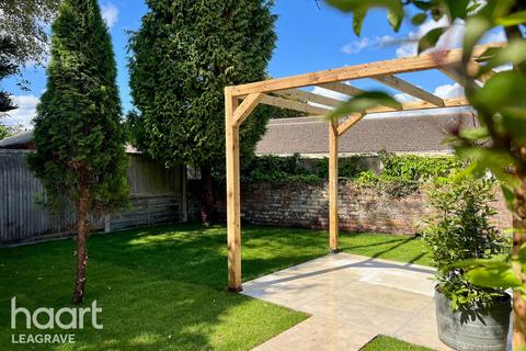 3 bedroom end of terrace house for sale, West Street, DUNSTABLE