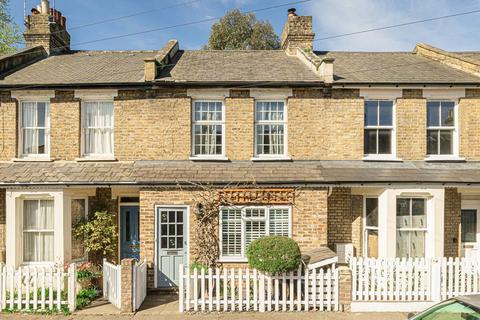 36 Avenue Road, Hampton, TW12 2BE