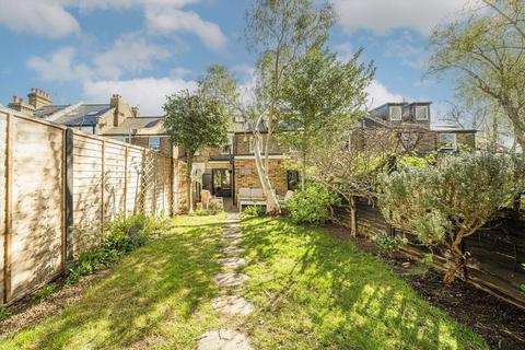 36 Avenue Road, Hampton, TW12 2BE