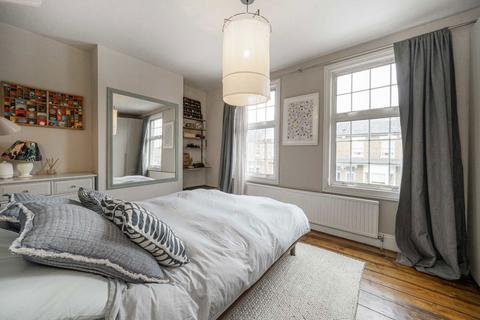 36 Avenue Road, Hampton, TW12 2BE