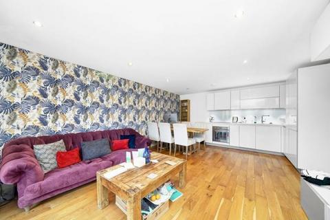 2 bedroom flat for sale, Eythorne Road, London, SW9