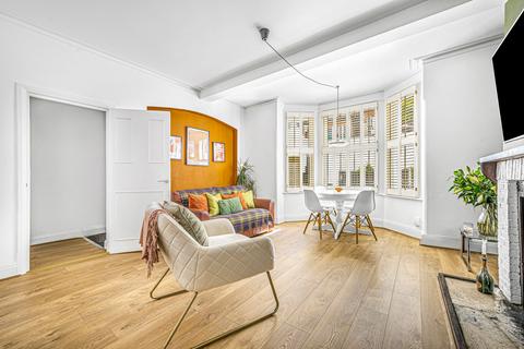 2 bedroom flat for sale, Denning Road, Hampstead Village, London