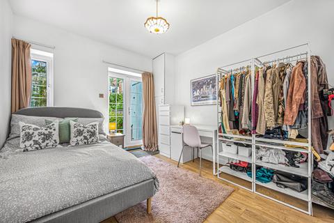 2 bedroom flat for sale, Denning Road, Hampstead Village, London