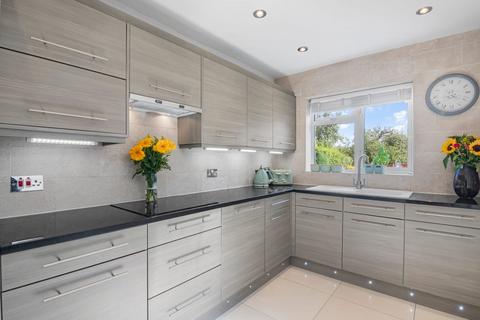 4 bedroom semi-detached house for sale, TRAFALGAR Avenue, Broxbourne, EN10