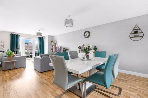 2 bedroom apartment for sale, Alderson Grove, Hersham, Walton-On-Thames