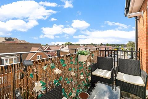 2 bedroom apartment for sale, Alderson Grove, Hersham, Walton-On-Thames