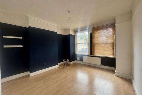2 bedroom property to rent, Rosslyn Crescent, Harrow