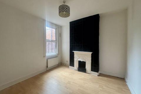 2 bedroom property to rent, Rosslyn Crescent, Harrow