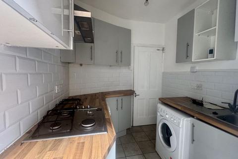 2 bedroom property to rent, Rosslyn Crescent, Harrow