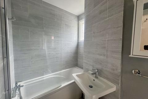 2 bedroom property to rent, Rosslyn Crescent, Harrow