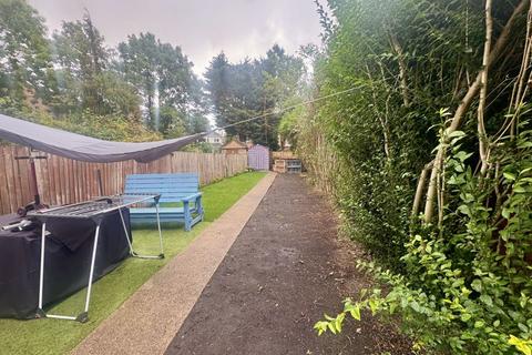 2 bedroom property to rent, Rosslyn Crescent, Harrow