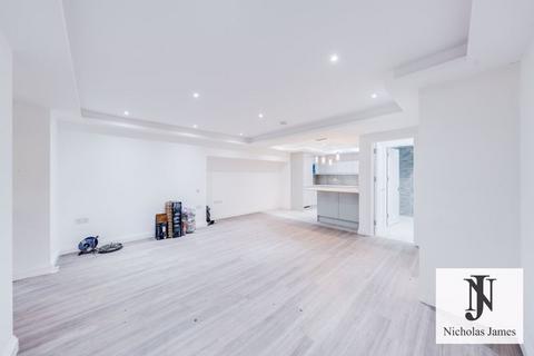 Studio to rent, Ferntower Road, Highbury, London, N5 2JG